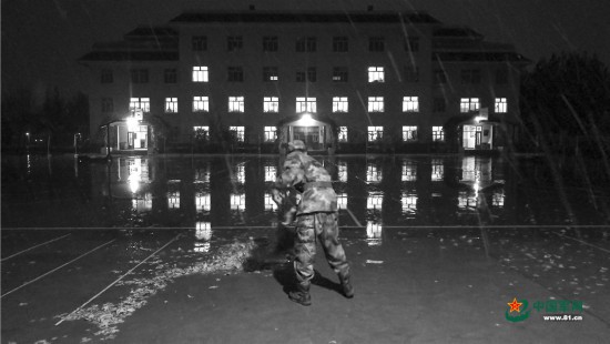 军旅微影像,军旅感人催人泪下的战友情视频