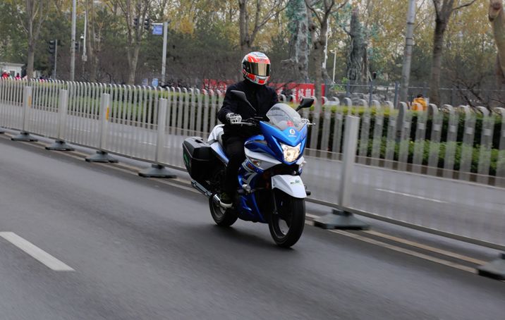 铃木骊驰250和豪爵gw250哪个好,豪爵铃木三兄弟配置对比表