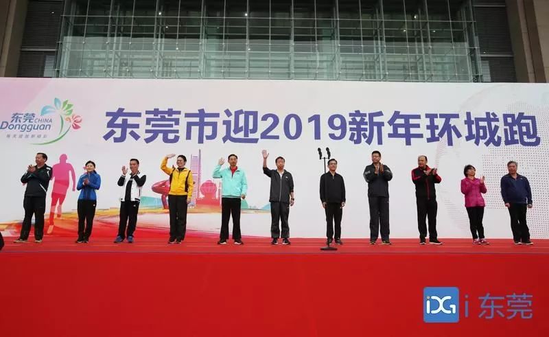 全城沸腾用最高礼遇迎接英雄,全城沸腾迎英雄