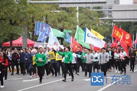 全城沸腾用最高礼遇迎接英雄,全城沸腾迎英雄