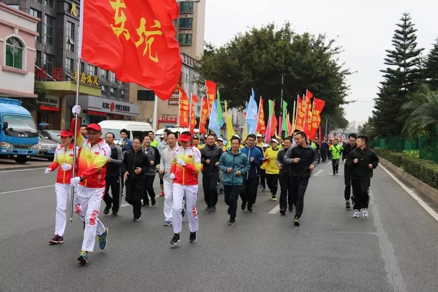 全城沸腾用最高礼遇迎接英雄,全城沸腾迎英雄