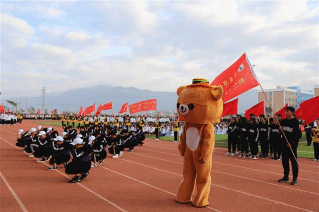 蒙自这里汇聚上千人，放飞上百只鸽子，是发生了什么大事……