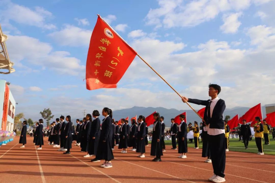 蒙自这里汇聚上千人，放飞上百只鸽子，是发生了什么大事……