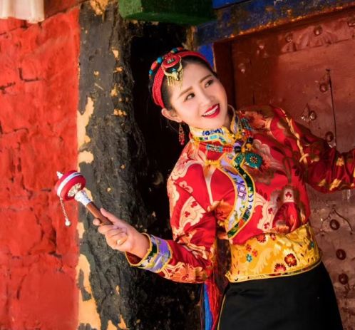 团团送礼物给别人,团团送别人的礼物