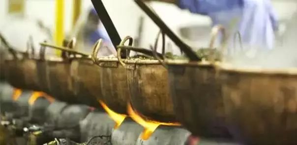 气血不足可以补铁和维生素b12吗,气血亏虚就是贫血吗