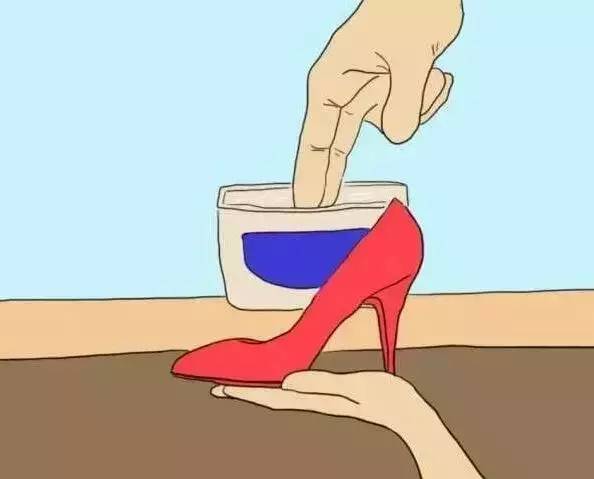 莫名想笑！白色雪地靴洗成黑鞋，店家：改色的钱我就不收了