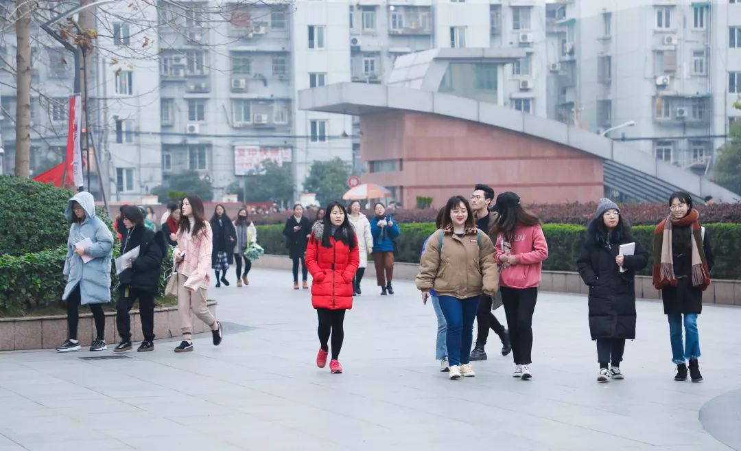 你看！别的同学开考啦