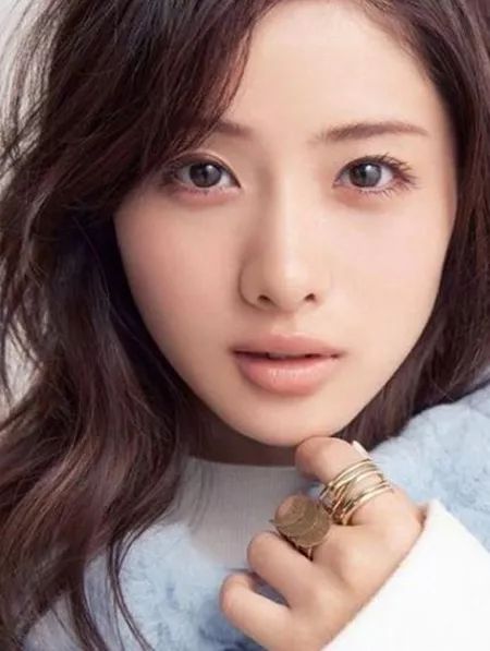 如何让眼睛变得更大更有神更好看,什么方法能让眼睛更有神