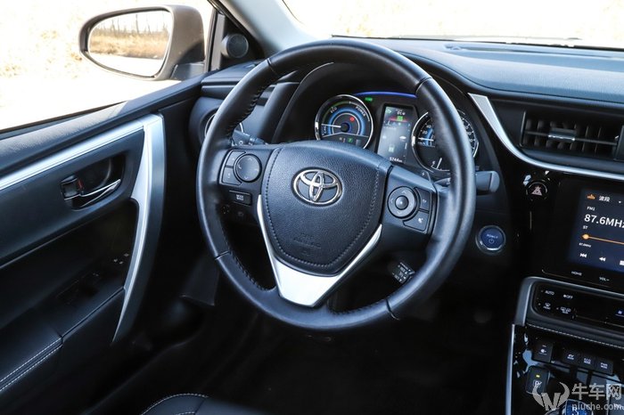 最新款卡罗拉双擎精英版试驾,卡罗拉双擎低速省油还是高速省油