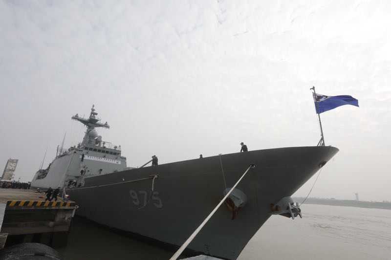 韩国海军舰艇编队访问上海