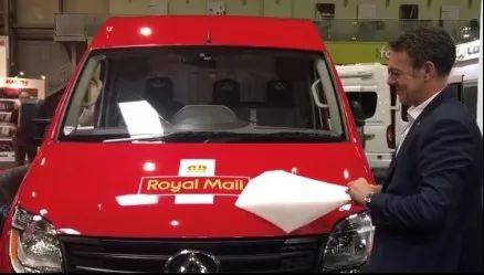 小时候有个算命先生算我黄袍加身,小时候算命的说我有黄袍加身