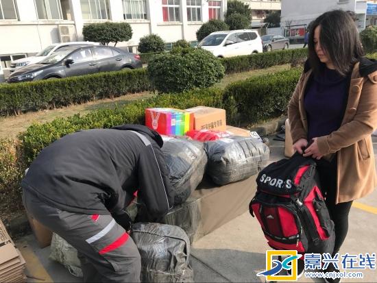 秀洲：化身“背包客”春节返乡“寄”一路顺心！