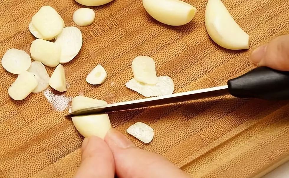 1个洋葱丢盆里，花朵砰砰开，一下能变2个头，省钱了！