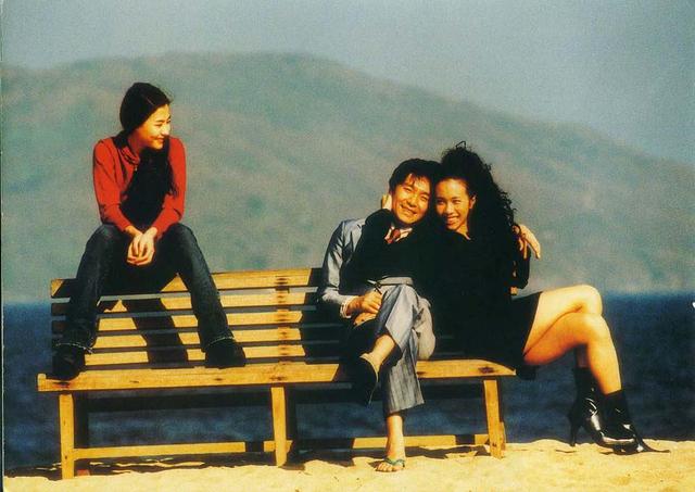 身材绝世，嫁给初恋，不再办大型巡演，48岁莫文蔚活得有多任性？