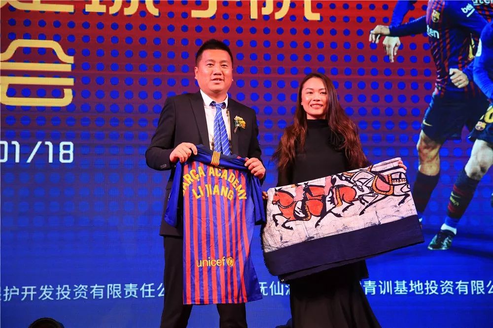 巴萨足球学校怎么进,巴萨足球学校的一天