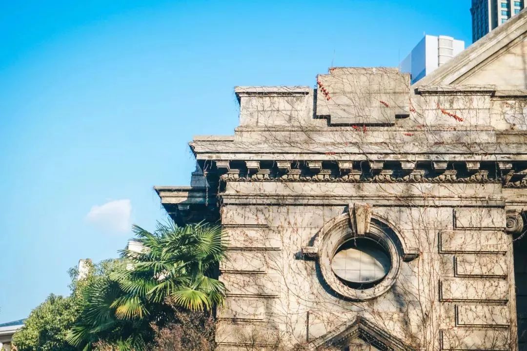 上海滩市中心，竟然藏着一条有洋房故居有老字号有咖啡店有酒吧的网红老马路