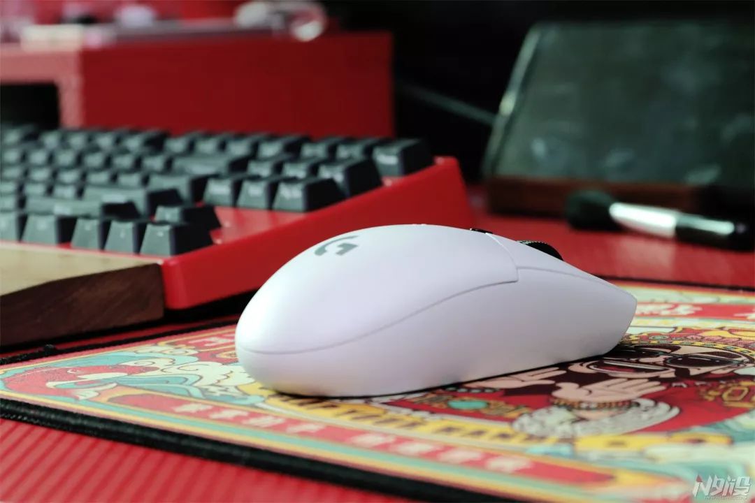 一千以内外设三件套,一千左右的全套外设