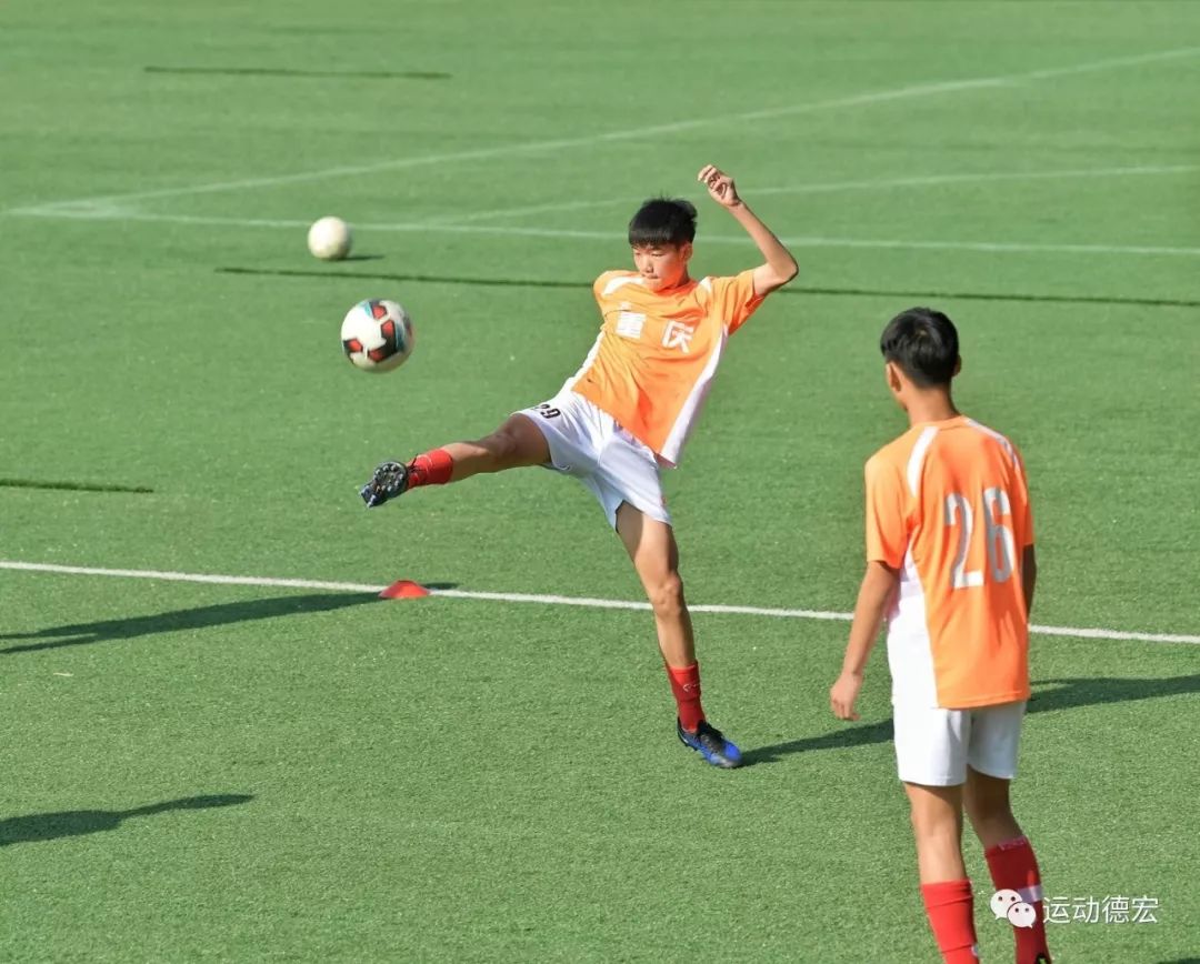 青少年足球联赛加油视频,足球赛进入半决赛给孩子们加油