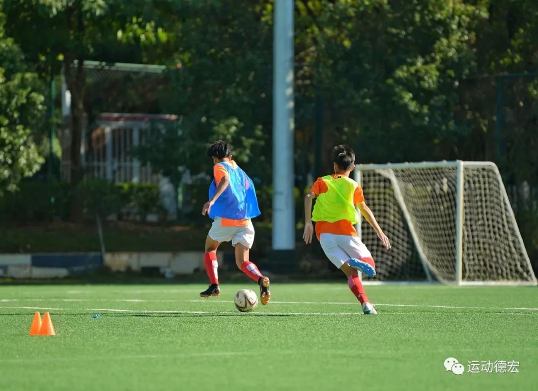 青少年足球联赛加油视频,足球赛进入半决赛给孩子们加油