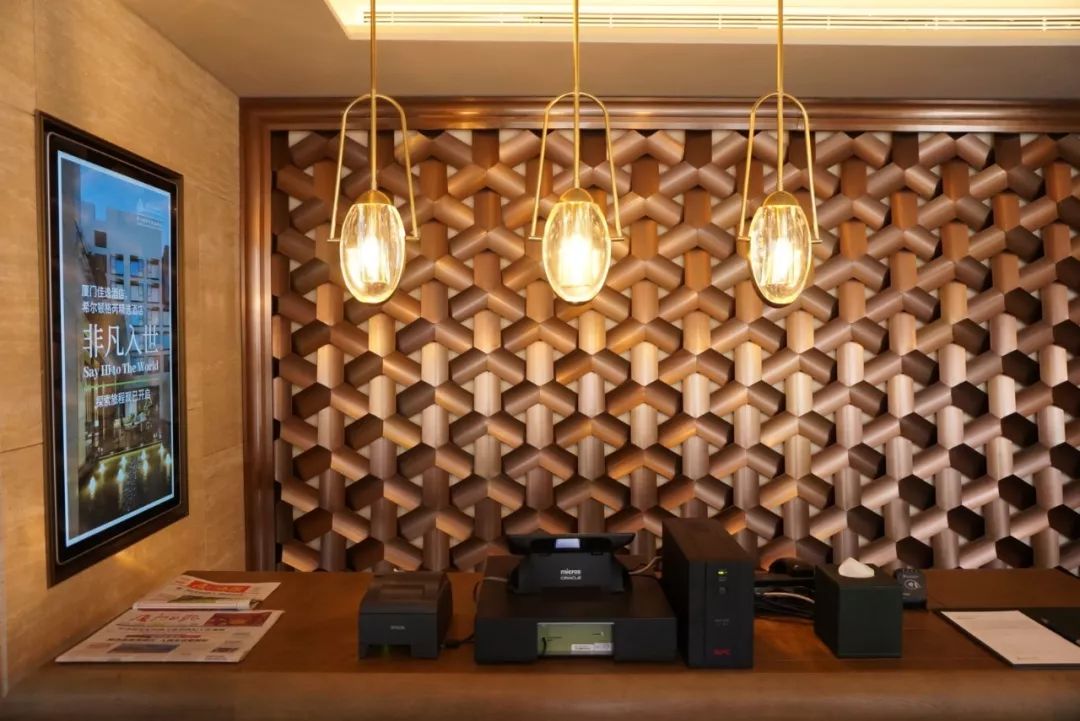 文艺渔村中的海上浮城，希尔顿旗下这家设计感满分的小鲜肉酒店，颜值爆炸！