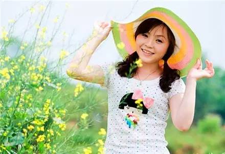 拍照油菜花技术技巧,手机拍摄油菜花人像摄影方法