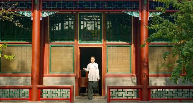 酒店服务员制服吸引顾客,酒店时尚制服