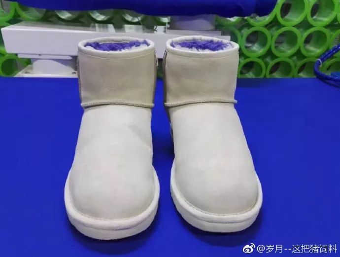 白色雪地靴洗成黑鞋，店家：改色的钱我就不收了！