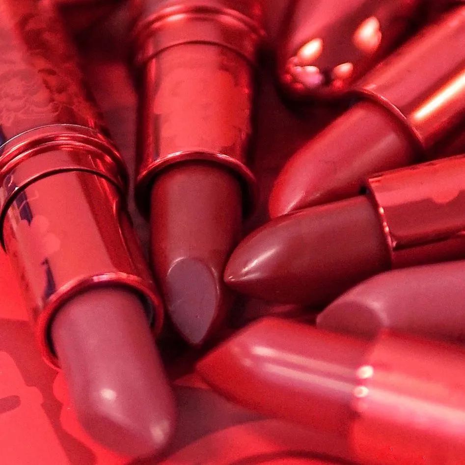 新年礼盒彩妆哪个最值,分享一下年度爱用平价绝美彩妆