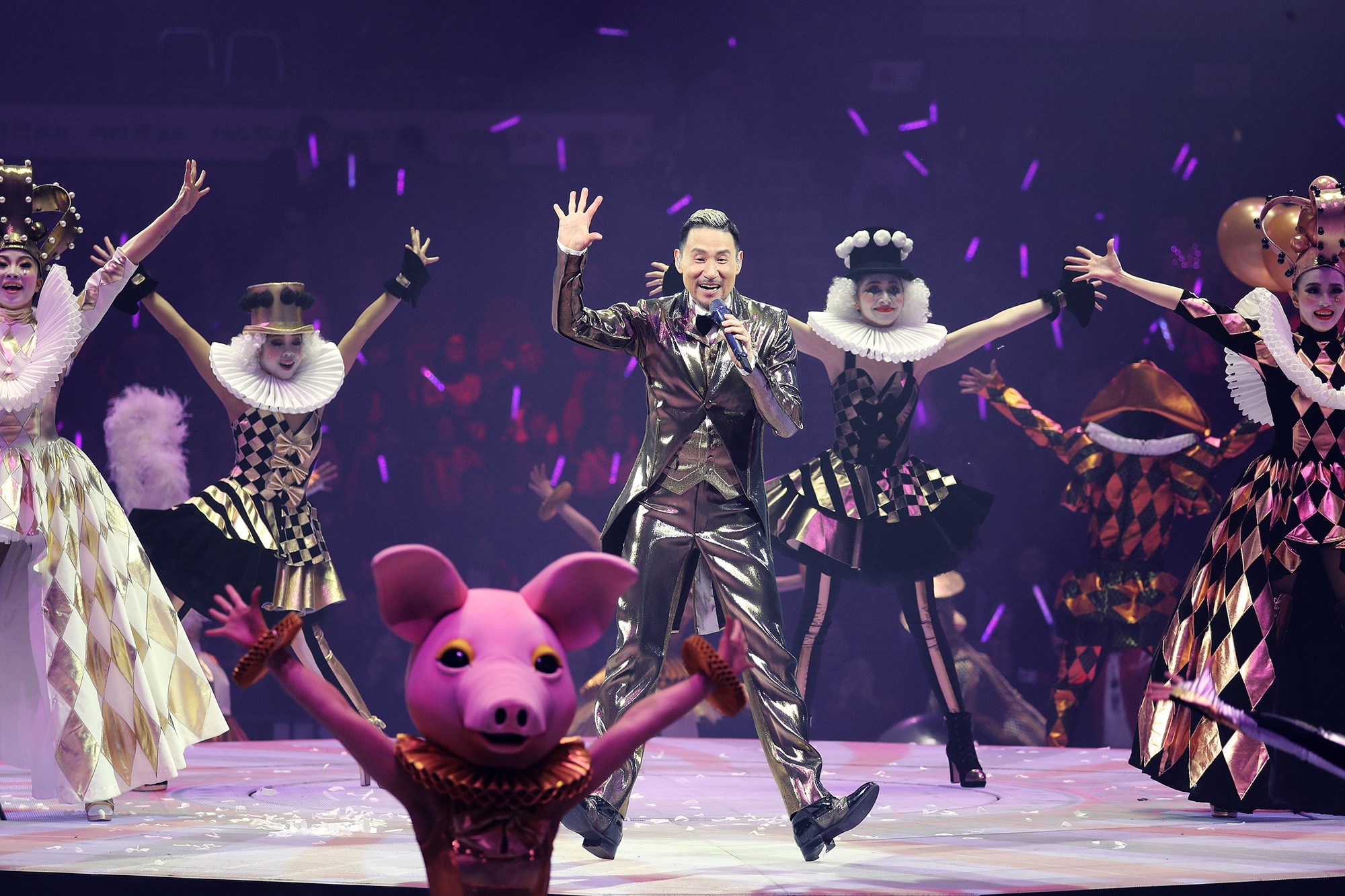 世界巡演233场刷新世界纪录烙下圆满印记学友行善不遗余力香港站筹得过百万善款赠予中医疗服务