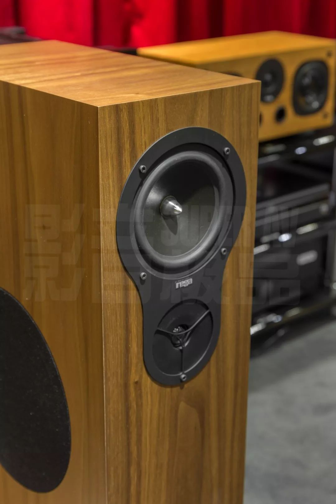 演绎美声之选RegaRX5座地式扬声器