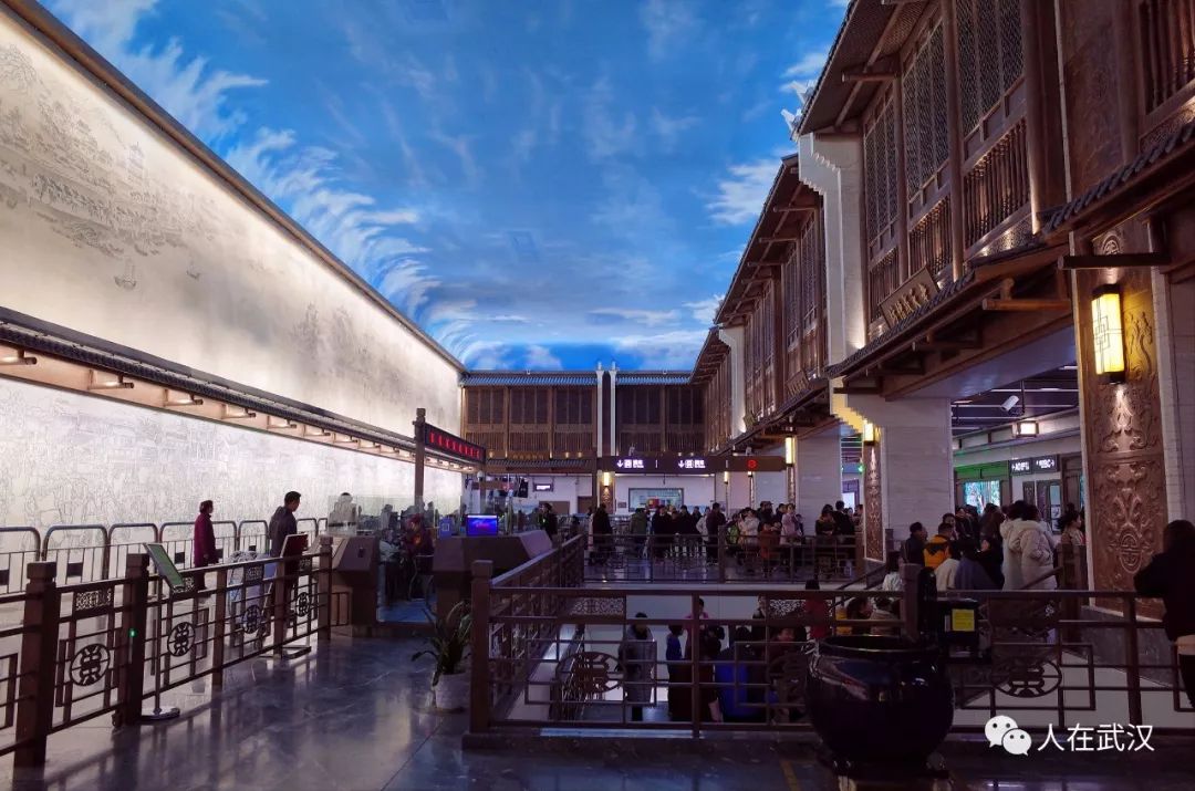 汉正街品牌服饰清仓休闲套装,武汉汉正街鞋子批发市场清仓处理