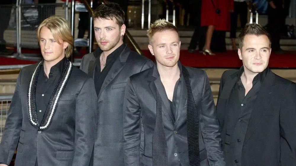 二十年前帅小伙变成中年大叔,转眼已成中年大叔