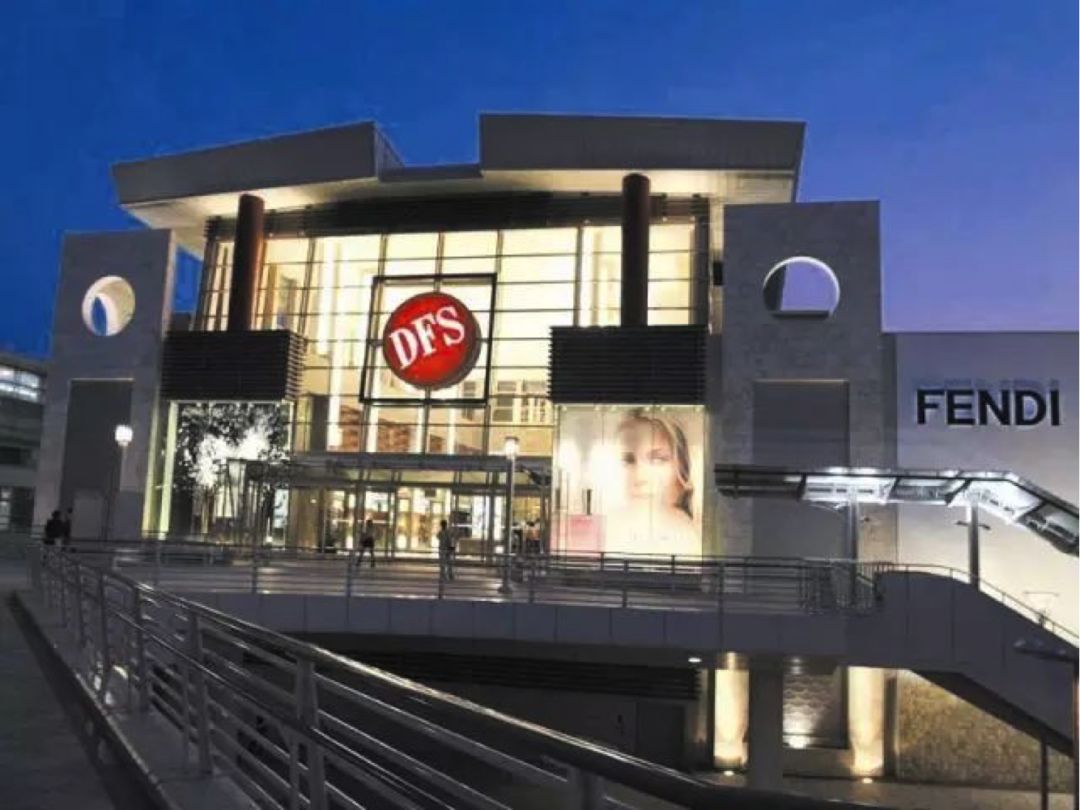 戴15美元手表,戴一亿的手表住什么房