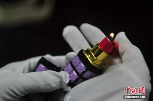 女通缉犯机场被抓,机场被海关移交缉私