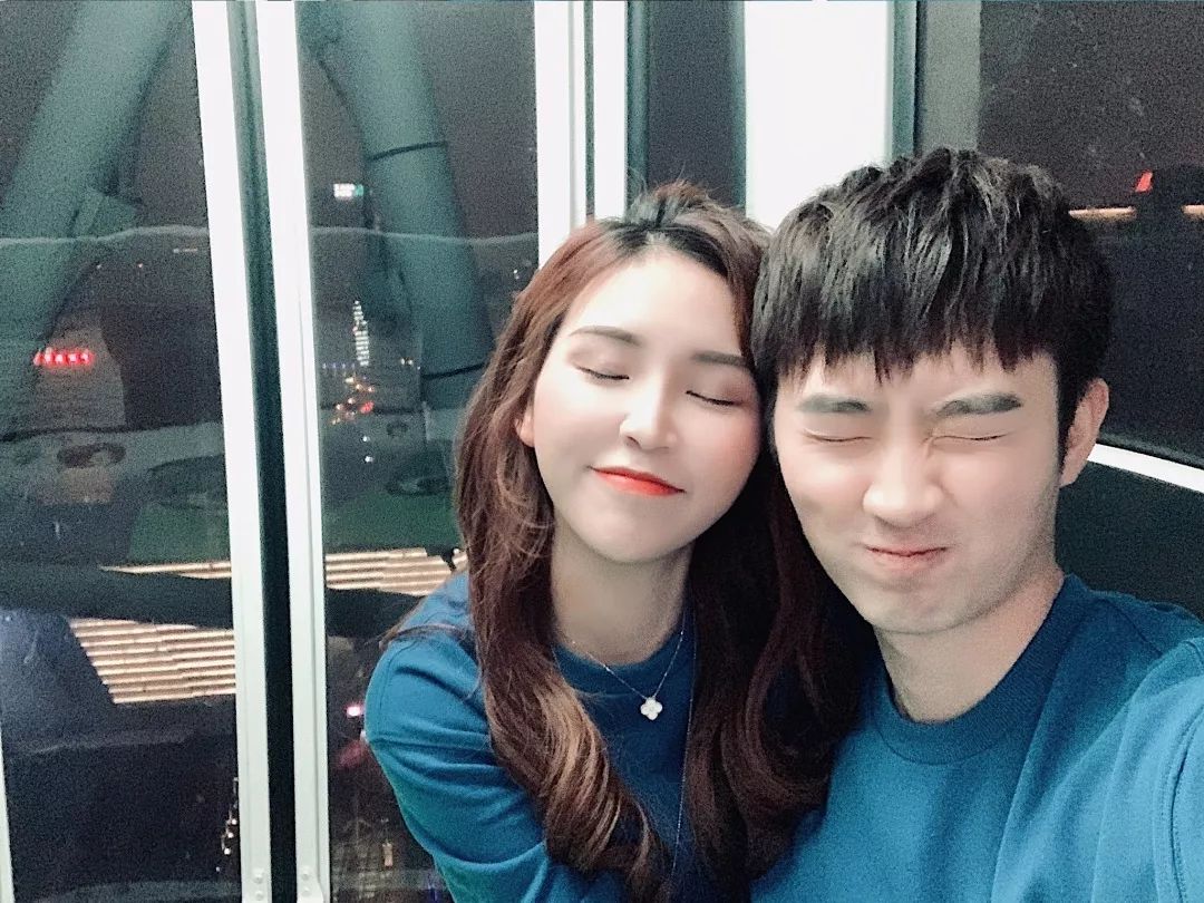 我和男朋友的服装对比,与闺蜜男朋友穿情侣装