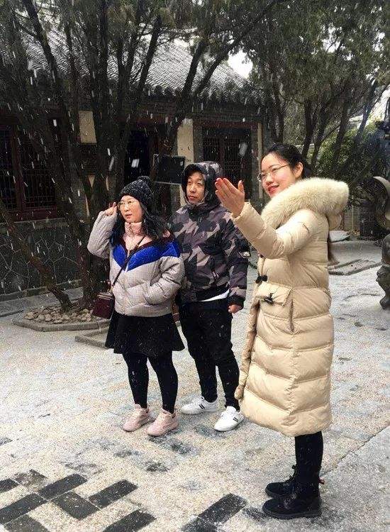 为了万家团圆他们坚守在第一线,他们的坚守换来千万家的团圆