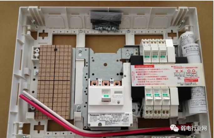 日本家庭配电箱怎么安装,家庭用配电箱如何固定