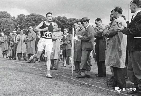 Rowing|著名科学家喜欢哪种运动?爱因斯坦健走,霍金爱赛艇