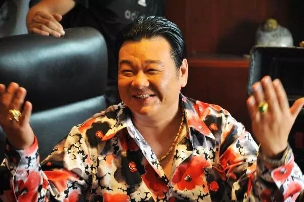 如何成套搭配金饰好看呢,怎样搭配黄金首饰不俗气