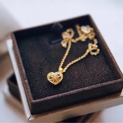 如何成套搭配金饰好看呢,怎样搭配黄金首饰不俗气