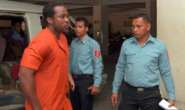 为爱情贩毒的女孩,为了毒品女孩放弃了自己