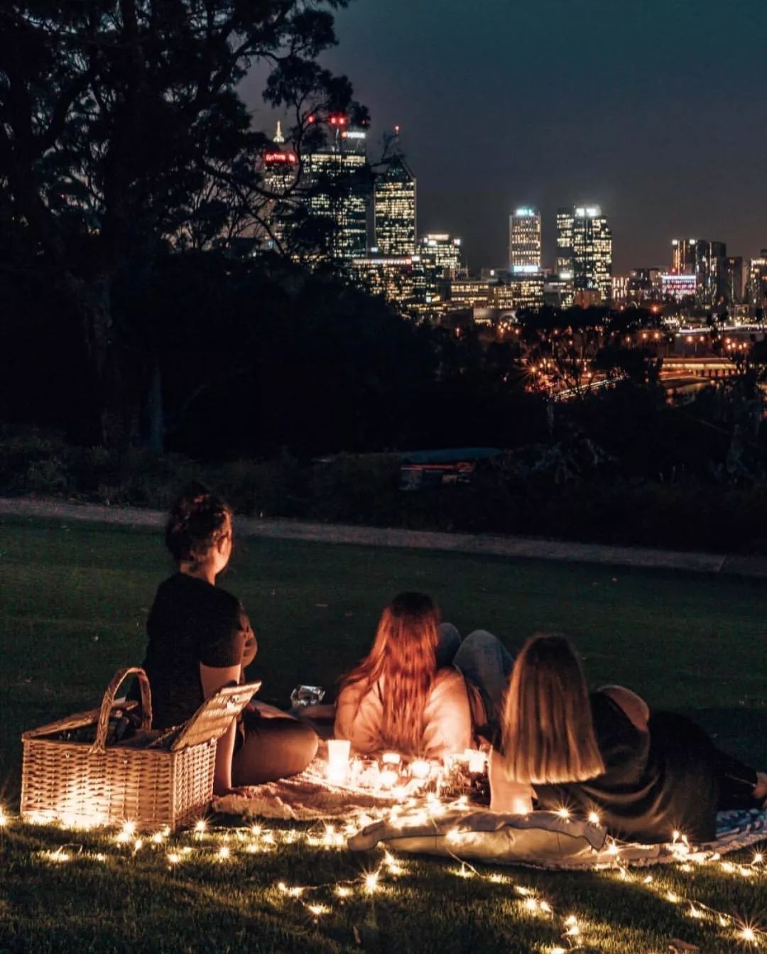 不必去芬兰了，杭州高铁1h就藏着一万颗星星的玻璃屋，过2天山野生活正好！