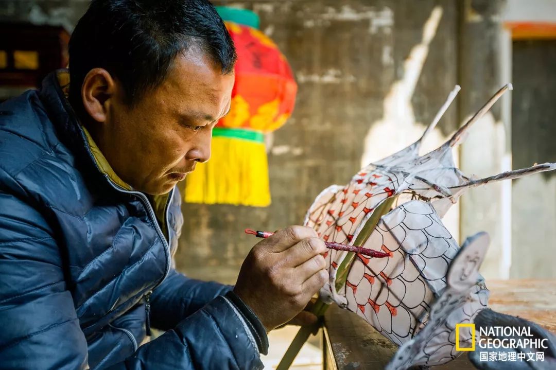 这盏燃了200年的徽州鱼灯，带你游回小时候