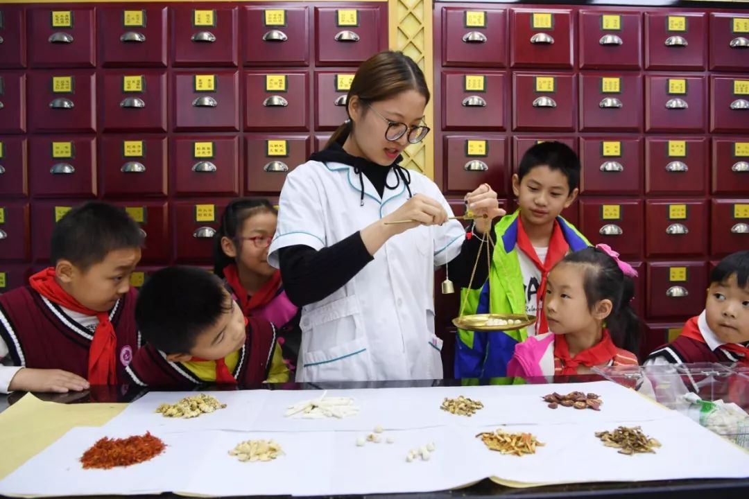 比喝酒更伤肝的行为,喝酒伤肝吸烟伤肝的药