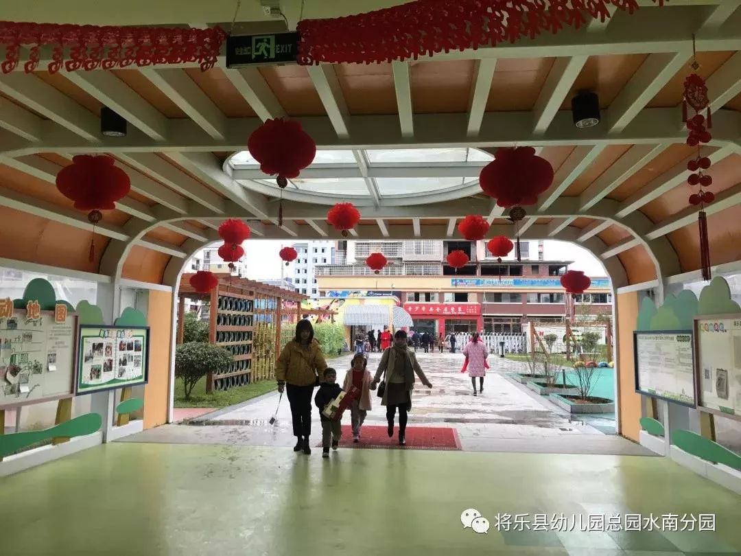 学校开展舞龙活动,开学活动舞龙