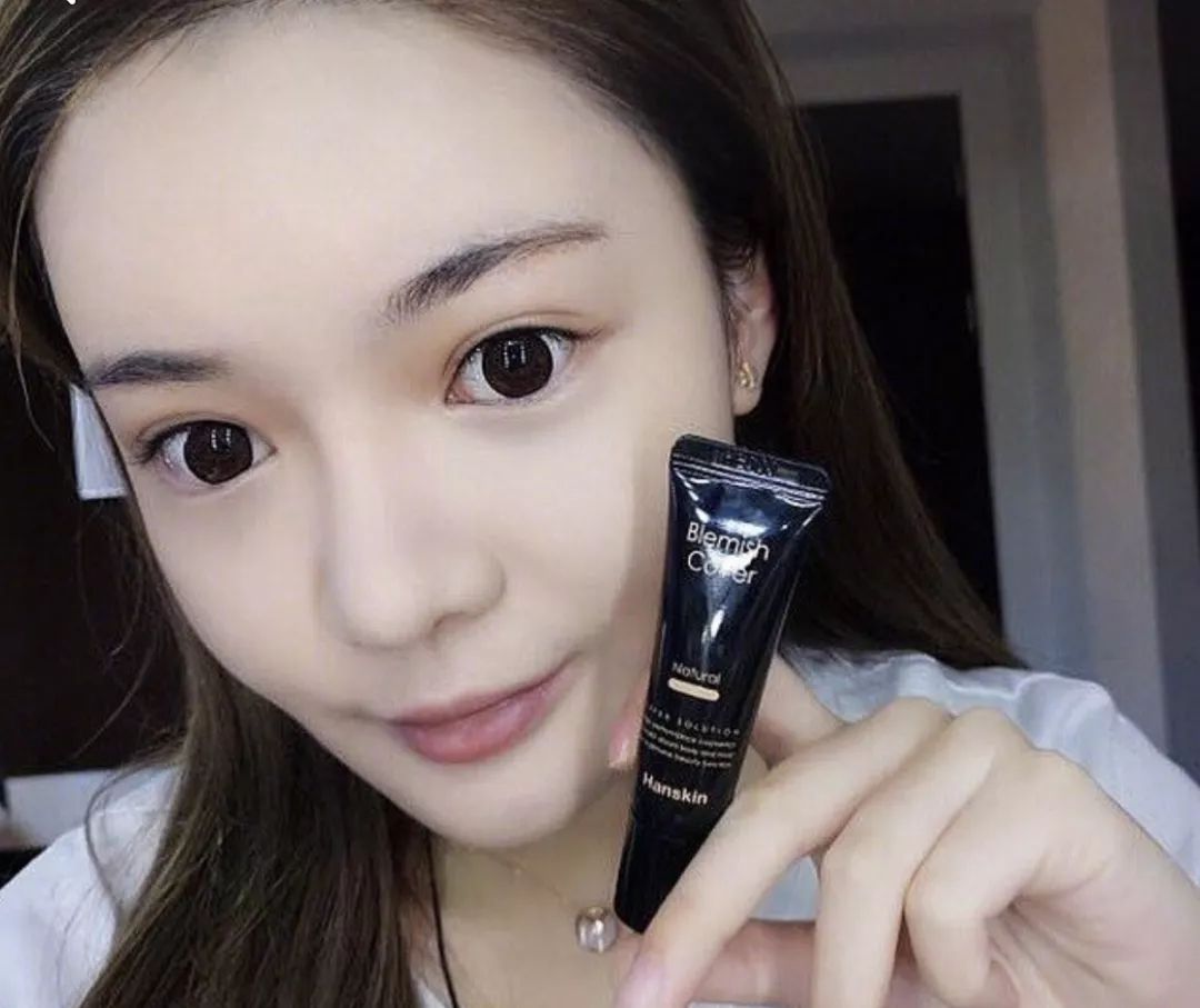 持久不暗沉粉底液测评平价不到100,带磨皮效果的粉底液测评