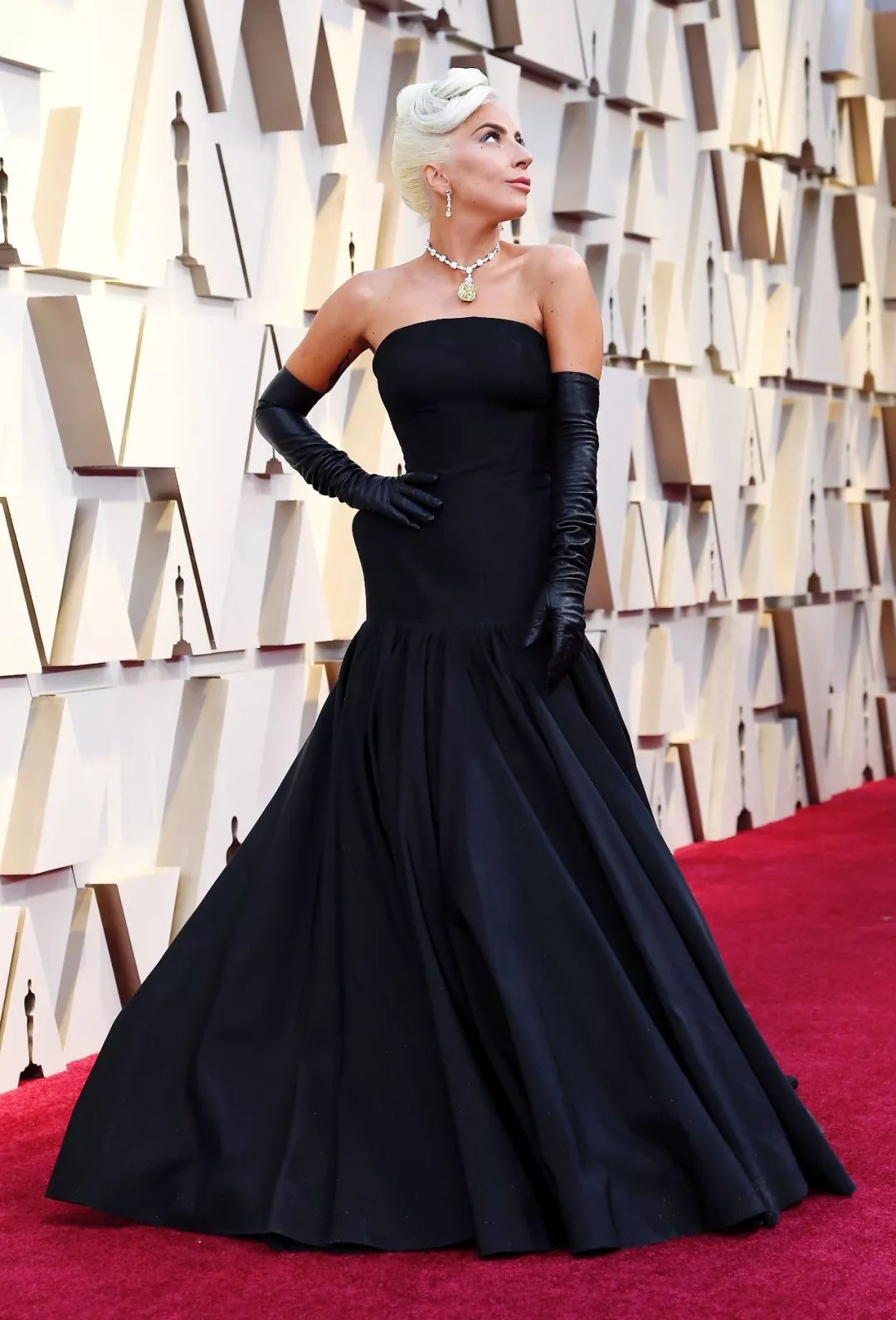 94届奥斯卡颁奖典礼ladygaga暖心,2019年奥斯卡红毯gaga