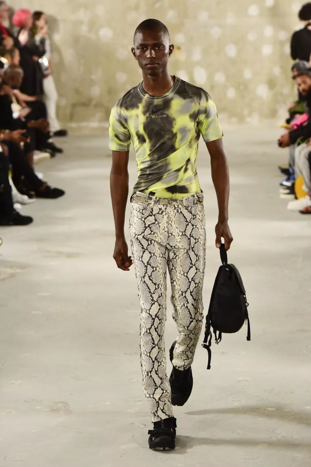 在2019年比别人先潮一步这件事上，我认为SM元素必须有