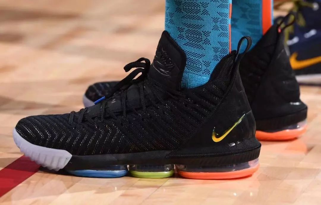 今日球鞋上脚一览aj11,耐克和lpl联名的鞋