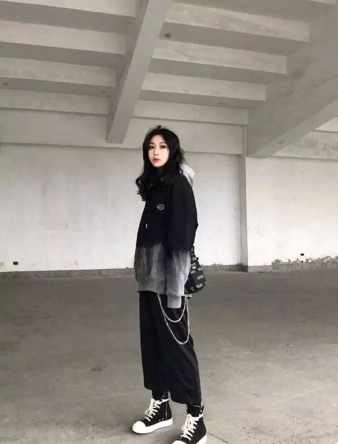 拥有AJ、Yeezy、锡纸烫、大波浪，你进“渣”圈了吗？